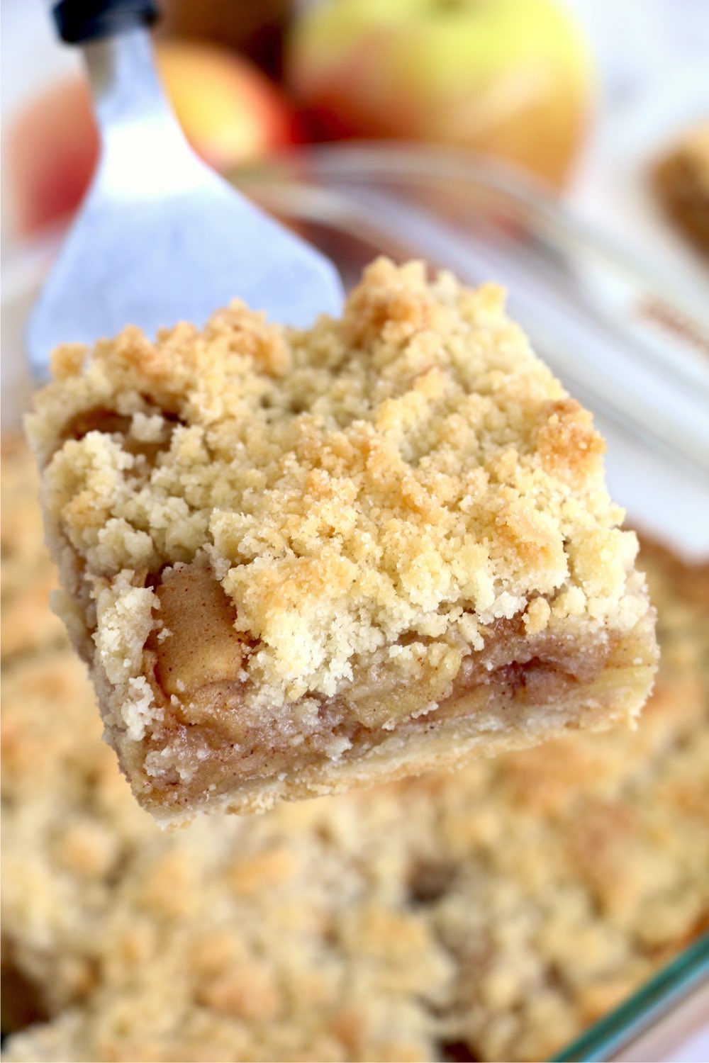 dessert server holding an apple bar