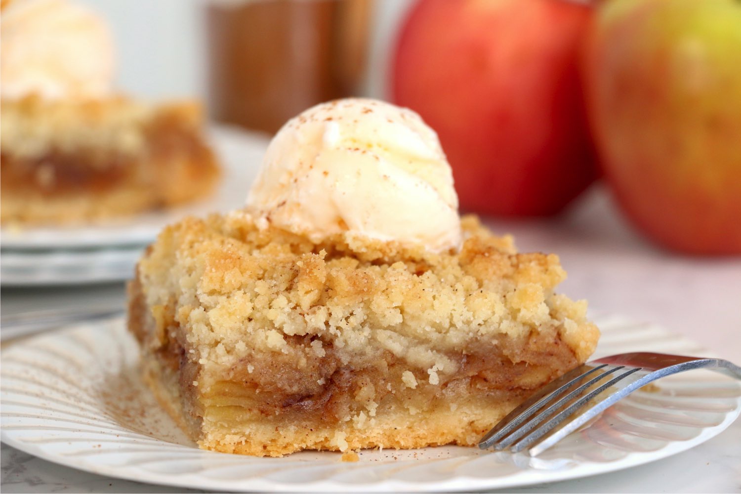 Apple Kuchen bar topped with scoop of ice cream