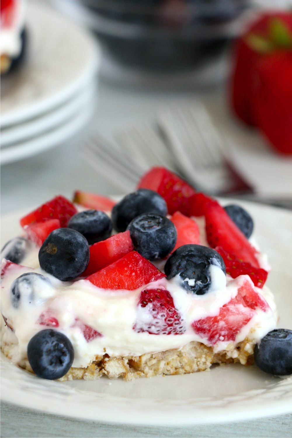pretzel dessert with fresh berries