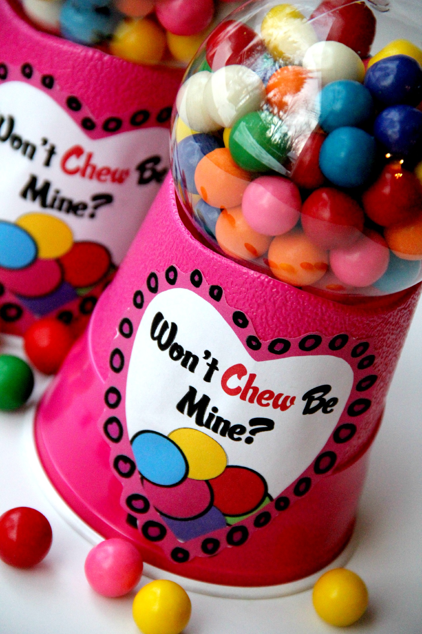 Valentine Bubblegum Machines - These DIY bubblegum machines are sure to make your Valentine smile!! They're so easy to make!