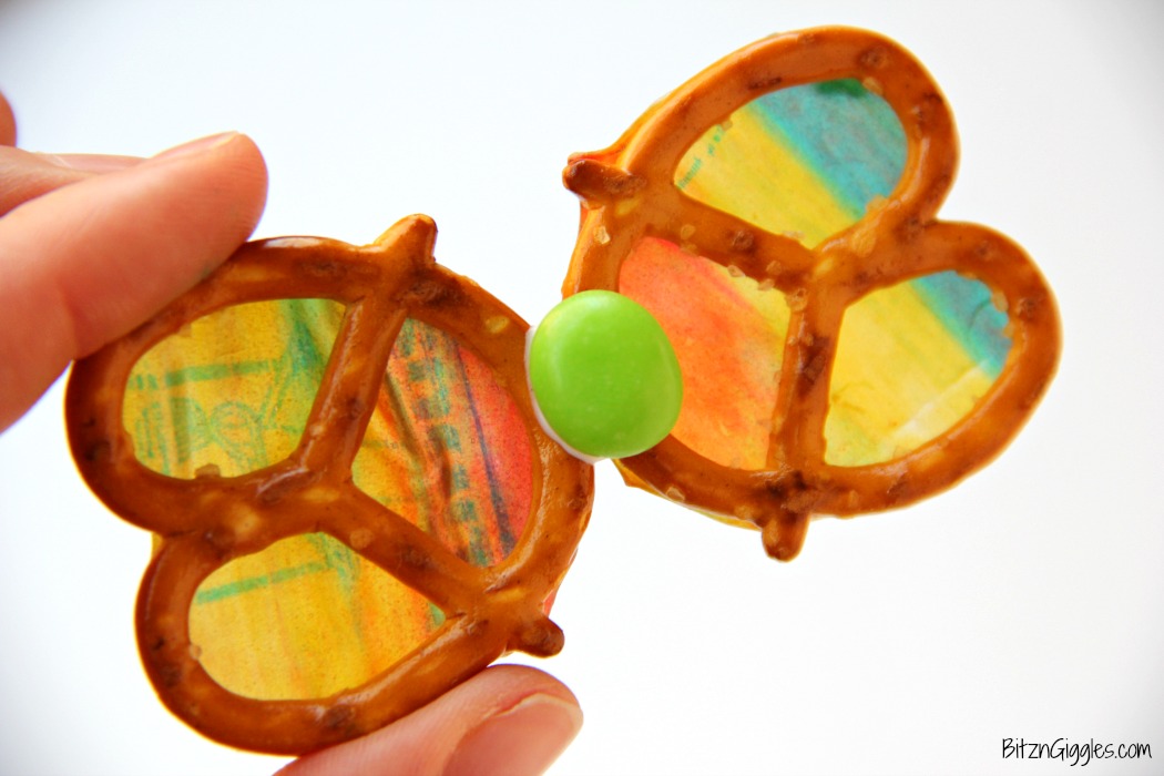 Pretzel Butterflies - These Pretzel Butterflies are only four ingredients and so much fun to snack on! Fruit Roll-Ups bring color to the wings and give a gorgeous stained glass effect. So pretty when held up to the sun!