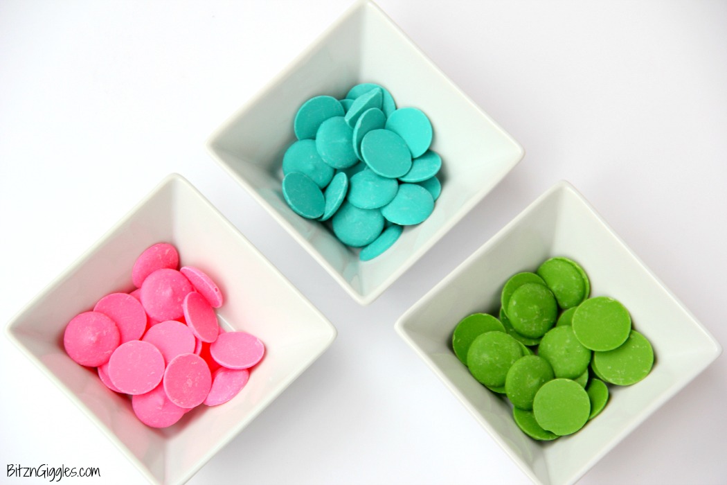 A fun twist on traditional candy bark with M&Ms, sprinkles and colored candy coating drizzle! Perfect for spring and Easter!