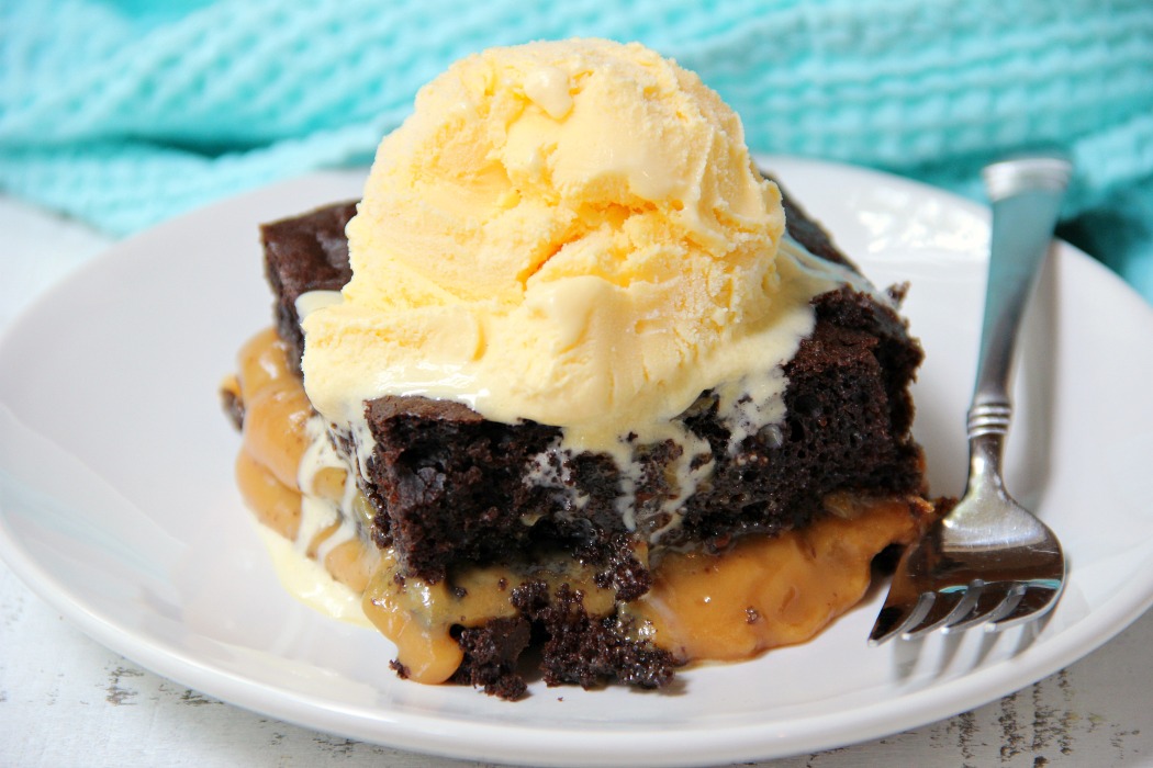 Easy Caramel Fudge Cake - An easy chocolate fudge cake filled with gooey melted caramel. No frosting required! Serve warm with a scoop of vanilla ice cream! Sooo good!