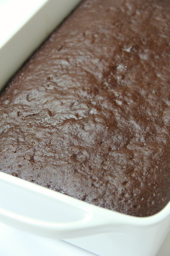 Easy Caramel Fudge Cake - An easy chocolate fudge cake filled with gooey melted caramel. No frosting required! Serve warm with a scoop of vanilla ice cream! Sooo good!