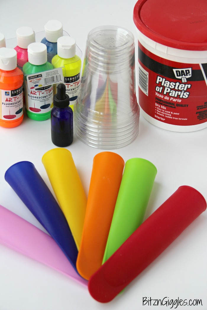 DIY Scented Sidewalk Chalk - Super easy to make and draws better and more vibrant than even store-bought chalk!