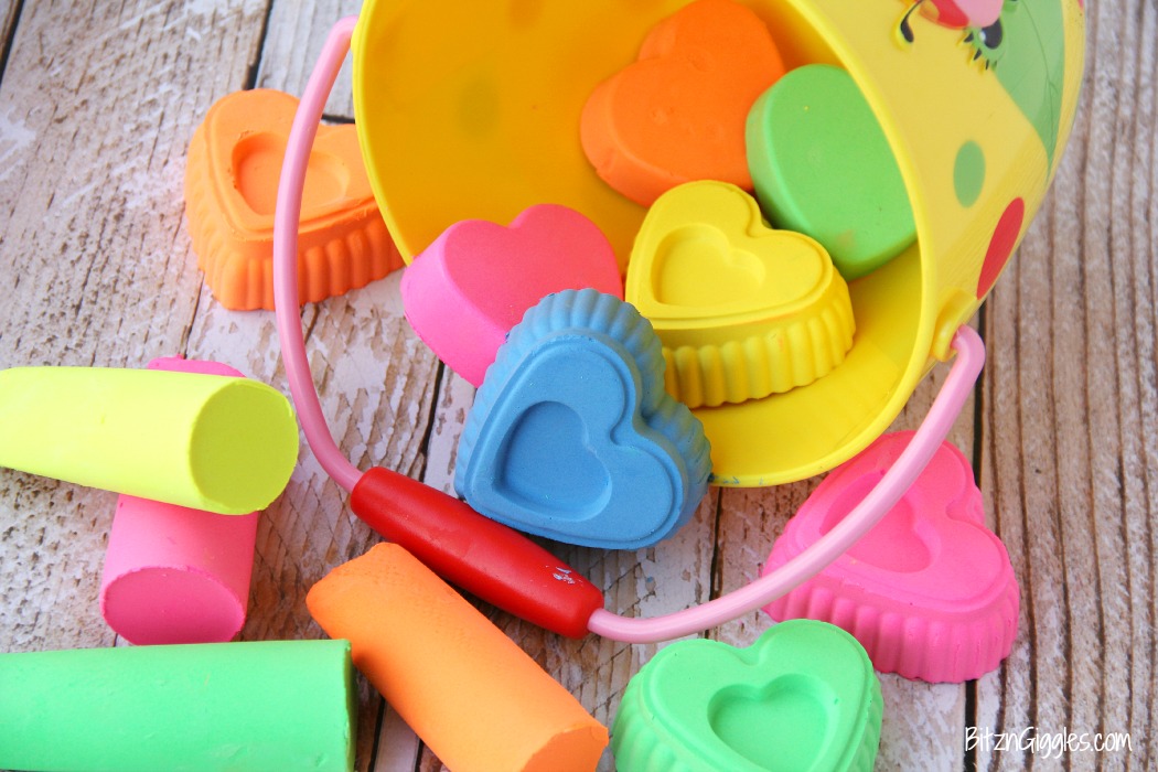 DIY Scented Sidewalk Chalk - Super easy to make and draws better and more vibrant than even store-bought chalk!