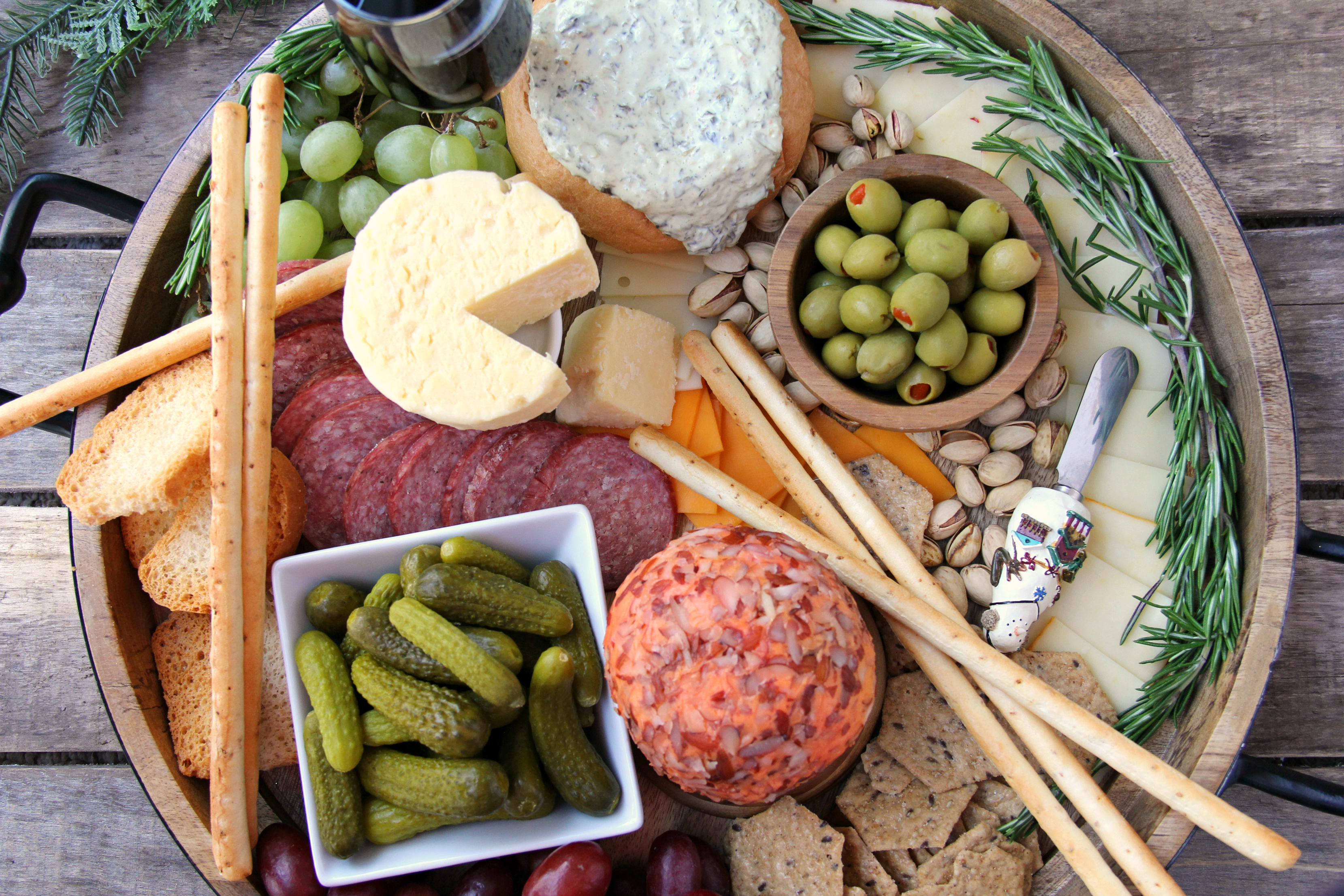 How to Assemble a Charcuterie Board - Step-by-step instructions on how to make your own charcuterie board! This is such an easy and stunning idea for a party!
