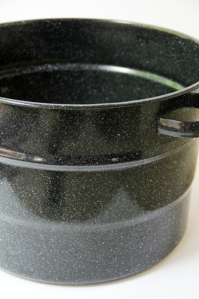 Big Batch Homemade Chili - A flavorful, yet mild chili, perfect for parties and gatherings. This chili is a family favorite and serves a crowd!