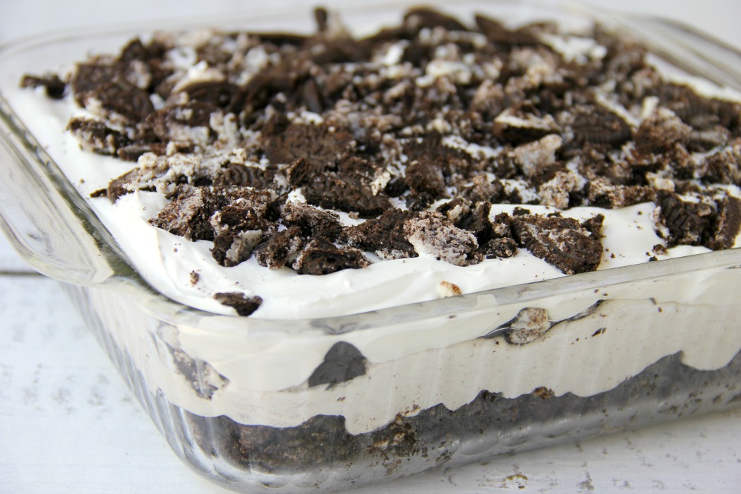 Cookies and Cream Oreo Dessert - For all the Oreo cookie lovers out there, this easy, no-bake dessert is sure to make it onto the family favorite dessert list!