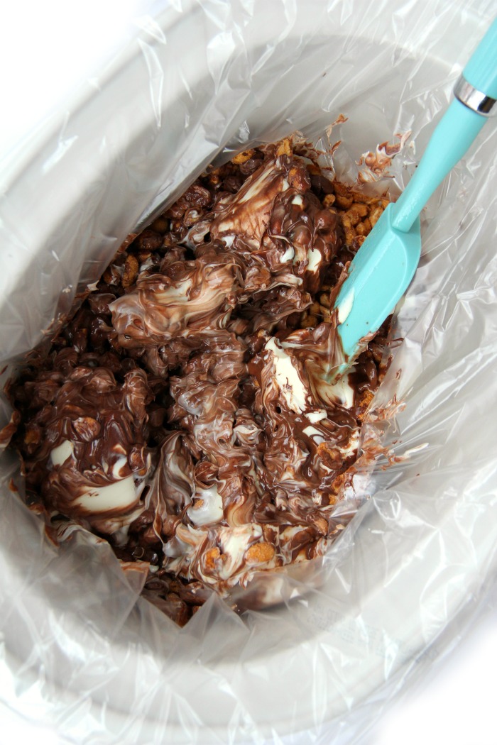 Crockpot Peanut Clusters - Made right in the crockpot in 90 minutes, this decadent treat combines chocolate, peanuts and a taste of peanut butter to make some of the most delicious candy ever!