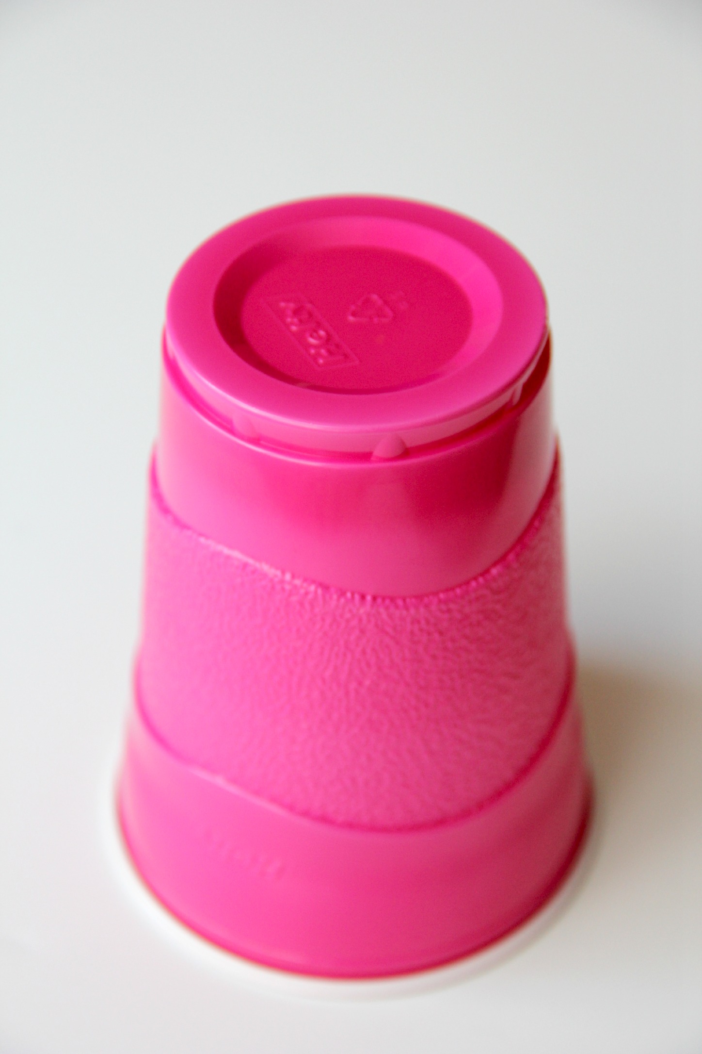 Valentine Bubblegum Machines - These DIY bubblegum machines are sure to make your Valentine smile!! They're so easy to make!