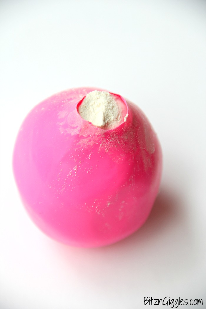 Kids Squeeze Ball - Stress ball, squishy ball whatever you'd like to call it. This toy keeps kids busy for hours and they are simple to make!