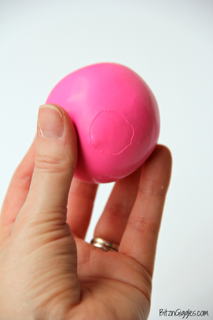 Kids Squeeze Ball - Stress ball, squishy ball whatever you'd like to call it. This toy keeps kids busy for hours and they are simple to make!