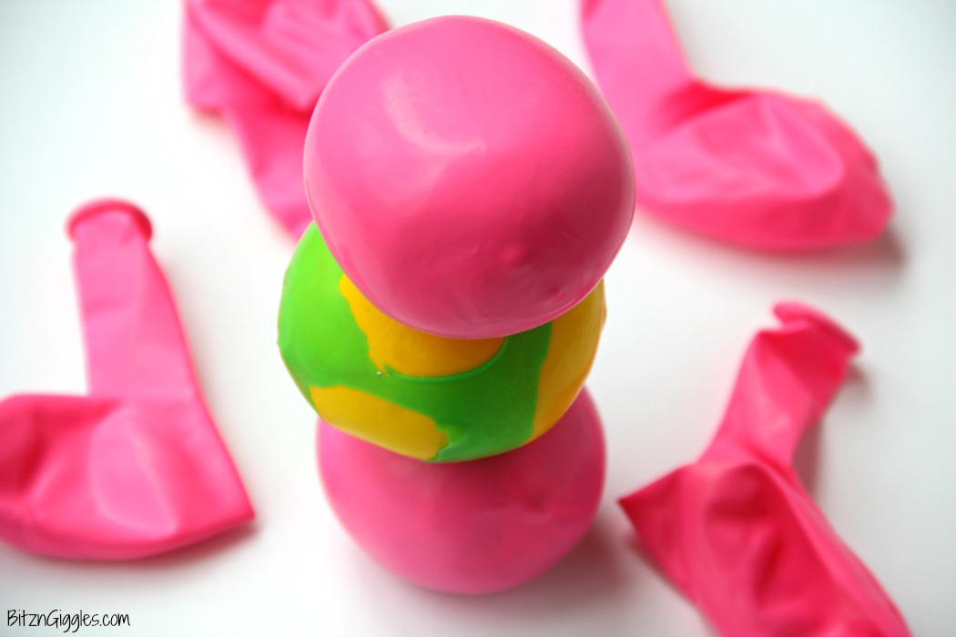 Kids Squeeze Ball - Stress ball, squishy ball whatever you'd like to call it. This toy keeps kids busy for hours and they are simple to make!