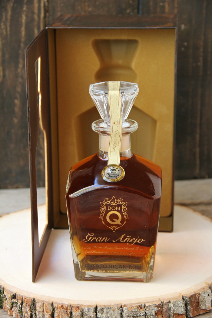 Rum & White Chocolate Hot Cocoa - a heavenly combination of white chocolate, rum, marshmallows, drizzles of chocolate and a big swirl of whipped cream topped with sprinkles is the ultimate fall indulgence!