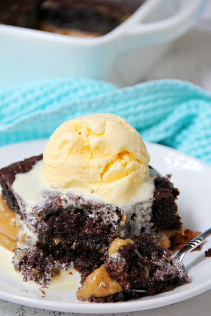 Easy Caramel Fudge Cake - An easy chocolate fudge cake filled with gooey melted caramel. No frosting required! Serve warm with a scoop of vanilla ice cream! Sooo good!