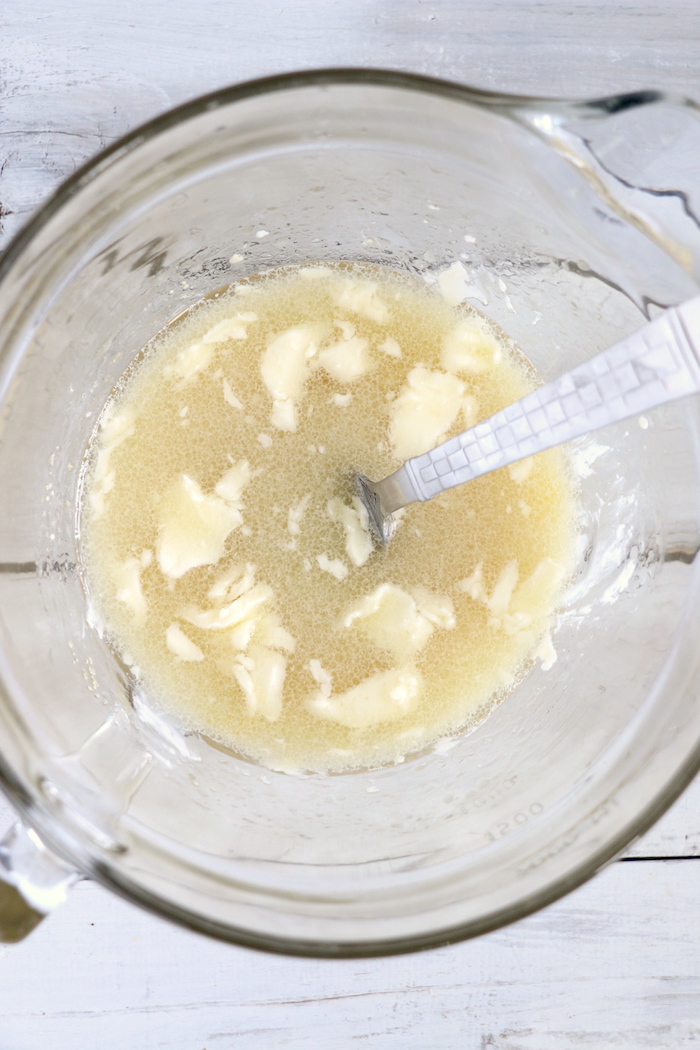 Easy Dinner Rolls - Delicious, freshly baked dinner rolls that come together easily for a holiday celebration or no-fuss weeknight meal!