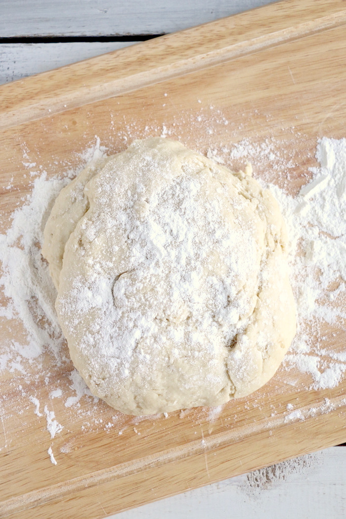 Easy Dinner Rolls - Delicious, freshly baked dinner rolls that come together easily for a holiday celebration or no-fuss weeknight meal!