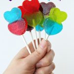 Easy Lollipops - these lollipops are made with only 1 ingredient! Kids have so much fun helping with these sweet treats!