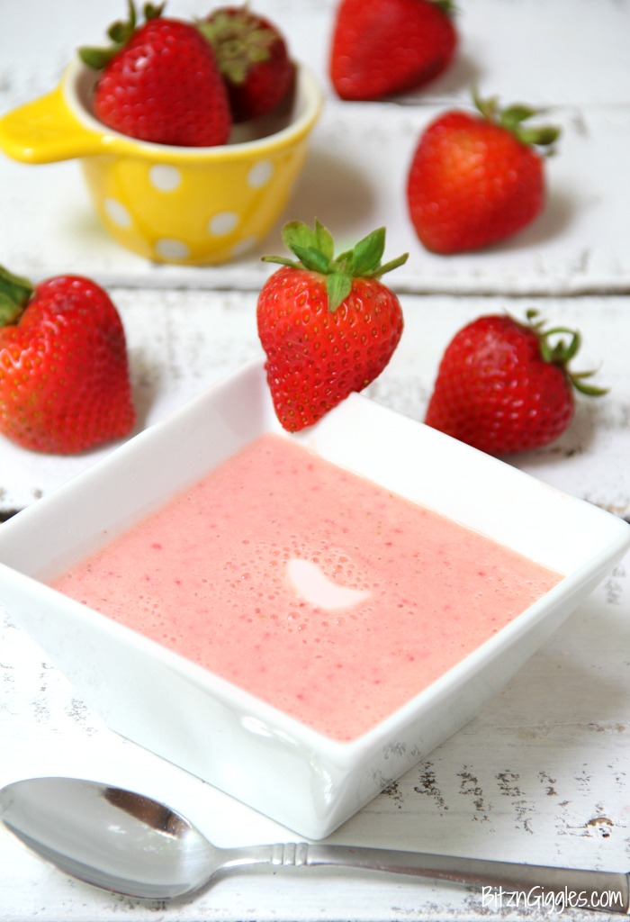 Easy Strawberry Soup - A light, cool and refreshing dessert or appetizer featuring fresh strawberries and vanilla yogurt! So yummy for the summertime!