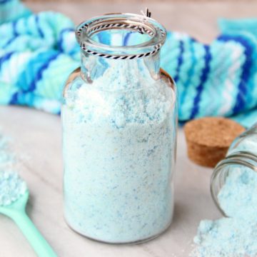 Fizzy Tropical Bath Powder - A light, airy, coconut scented powder that's calming, soothing and fizzes with pops of blue and green color when it hits the bath water, turning your water a beautiful turquoise blue.