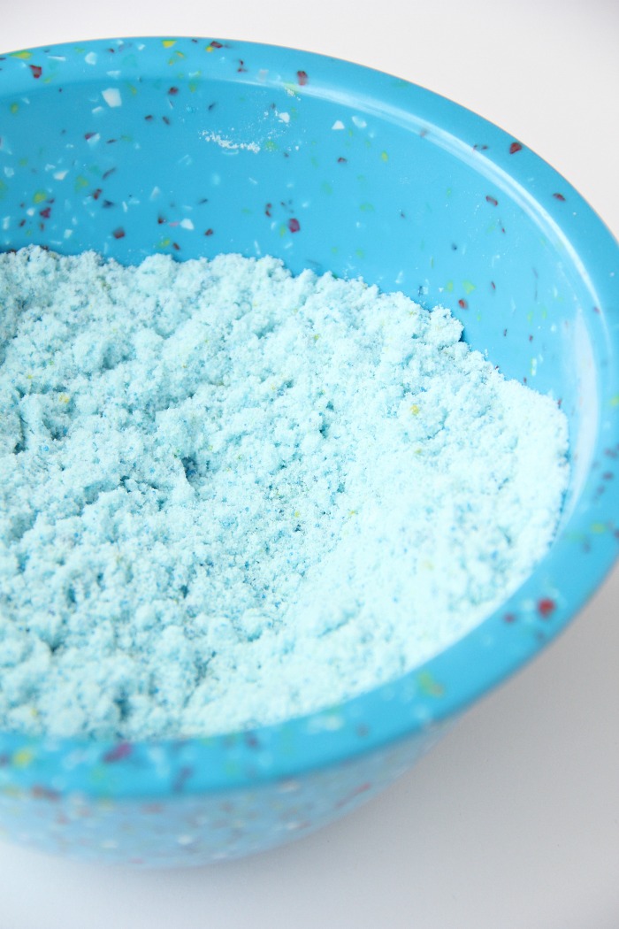 Fizzy Tropical Bath Powder - A light, airy, coconut scented powder that's calming, soothing and fizzes with pops of blue and green color when it hits the bath water, turning your water a beautiful turquoise blue.