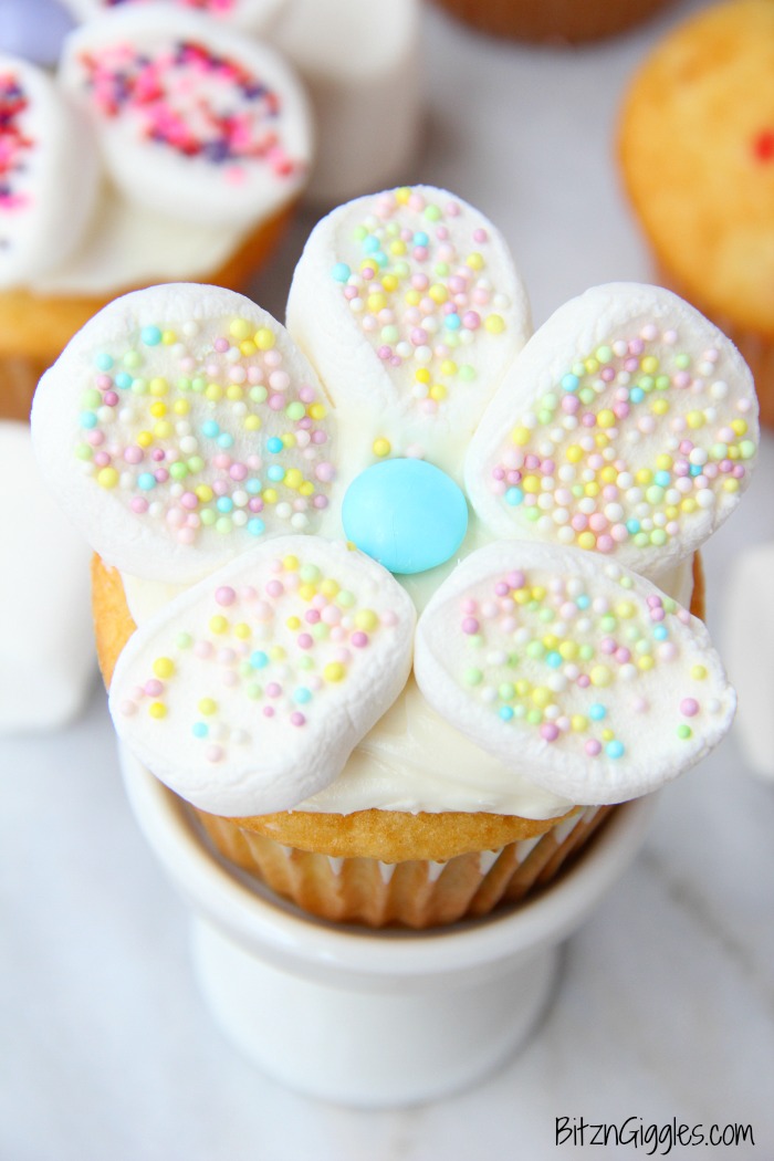 Marshmallow Flower Cupcakes - Funfetti cupcakes with sprinkled marshmallow flowers perfect for spring!