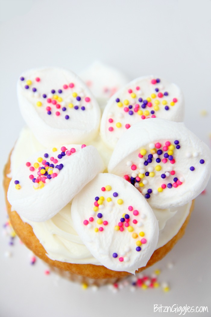 Marshmallow Flower Cupcakes - Funfetti cupcakes with sprinkled marshmallow flowers perfect for spring!