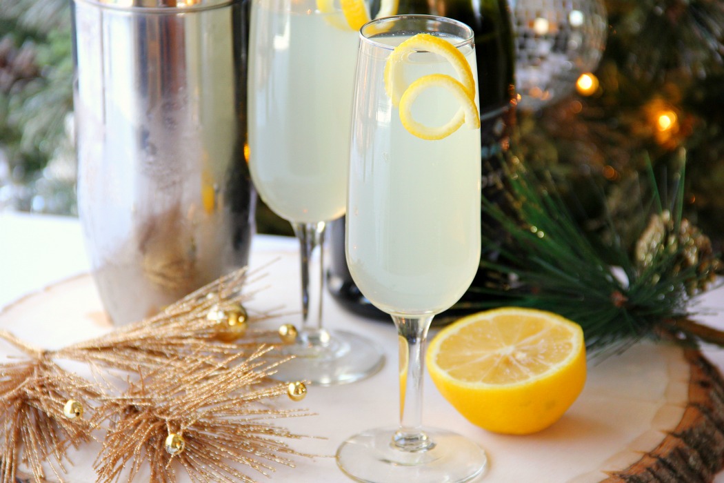 French 75 Champagne Cocktail - An elegant champagne cocktail with history that dates back to WWI. A perfect drink for parties and celebrations, especially New Year's Eve!
