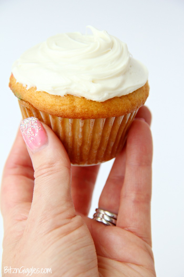 Marshmallow Flower Cupcakes - Funfetti cupcakes with sprinkled marshmallow flowers perfect for spring!