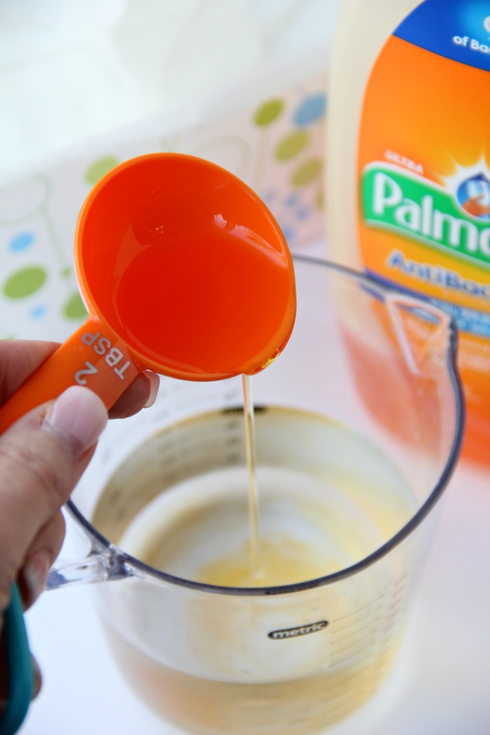 Homemade Disinfecting Wipes - If you love Clorox Disinfecting Wipes, you're going to love this DIY version! Affordable enough to keep a container in every room of your house!