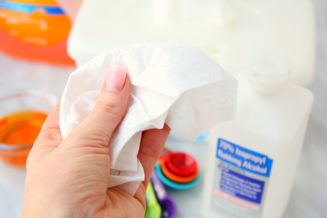 Homemade Disinfecting Wipes - If you love Clorox Disinfecting Wipes, you're going to love this DIY version! Affordable enough to keep a container in every room of your house!
