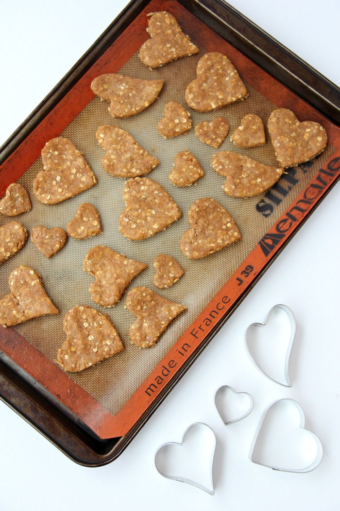 Peanut Butter and Banana Homemade Dog Biscuits - Five-ingredient chewy dog biscuits made with peanut butter, oats and banana. Your dog will love these!