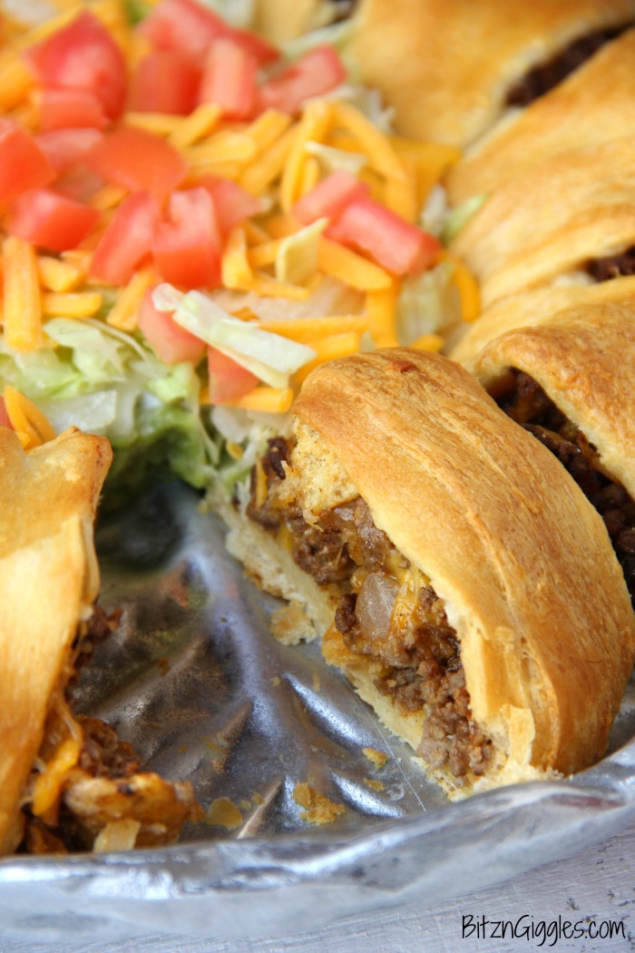 Ultimate Crescent Roll Taco Ring - This isn't just a taco ring, it's filled with guacamole, sour cream, cheese and tomatoes - easy and delicious, ready to serve a crowd!