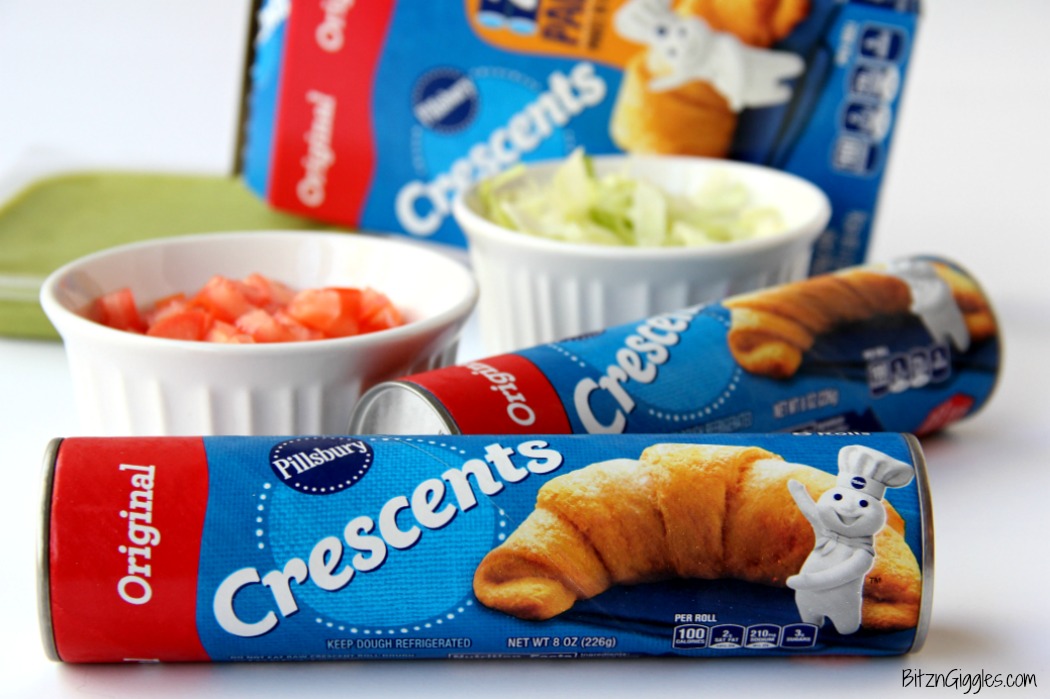 Ultimate Crescent Roll Taco Ring - This isn't just a taco ring, it's filled with guacamole, sour cream, cheese and tomatoes - easy and delicious, ready to serve a crowd!