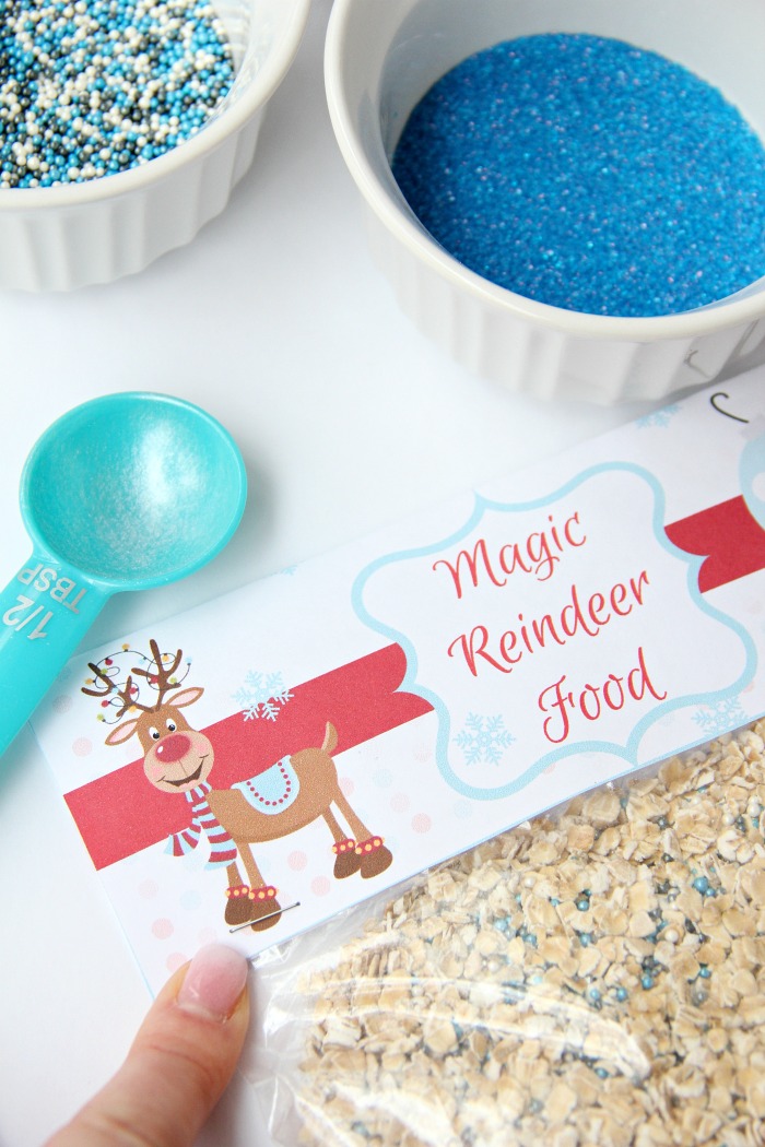 Magic Reindeer Food With Free Printable - Kids will love to sprinkle this Magic Reindeer Food in their yard to guide the reindeer to their home on Christmas Eve. Includes recipe + FREE printable bag topper!