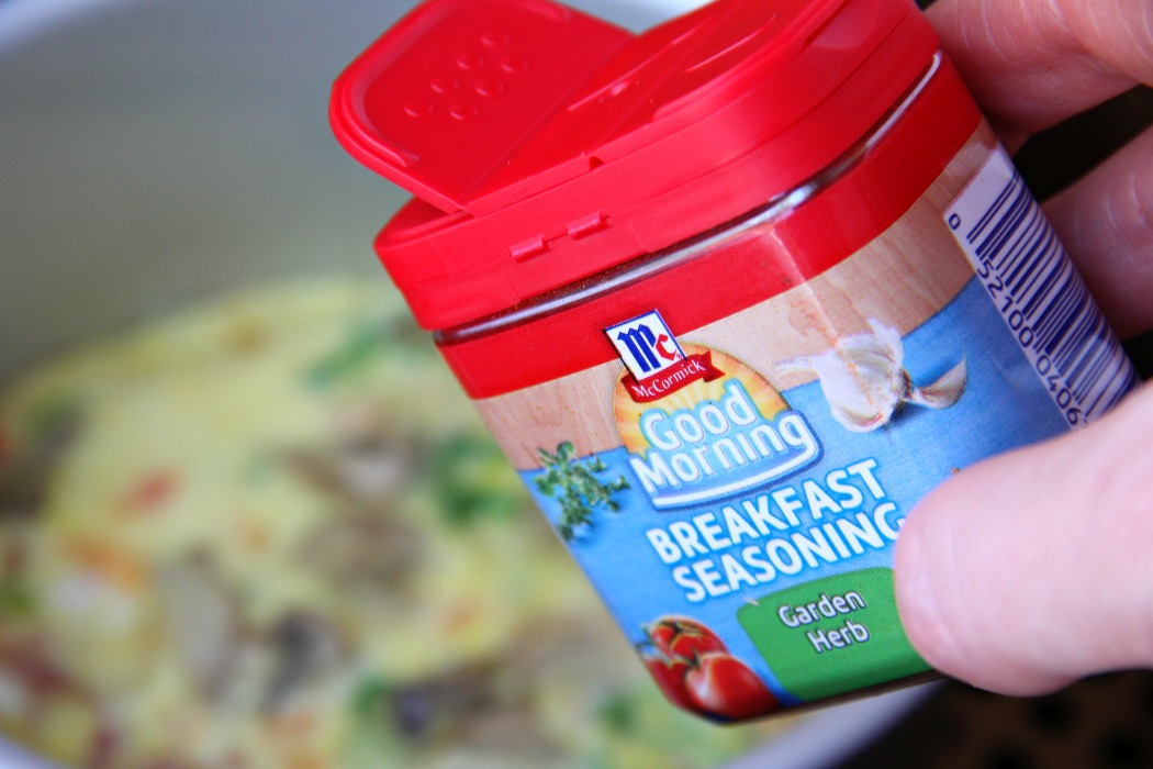 Easy Air Fryer Omelette - Prepared in the air fryer and filled with fresh veggies and cheese, this omelette is delicious and ready in 8 minutes!