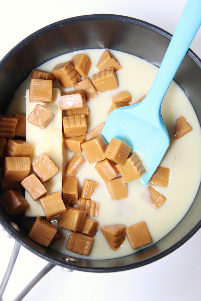Easy Caramel Fudge Cake - An easy chocolate fudge cake filled with gooey melted caramel. No frosting required! Serve warm with a scoop of vanilla ice cream! Sooo good!