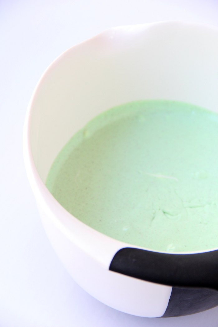 Mint Oreo Pudding Shots - Perfect for the holidays, St. Patrick's Day or just whenever you're in the mood for a little taste of mint and chocolate. These taste just like an adult version of a Thin Mint Girl Scout Cookie!