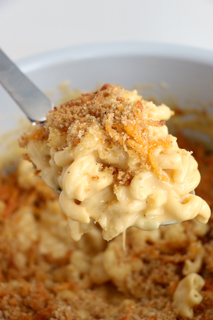 Spoonful of mac and cheese from the Ninja Foodi