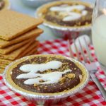 No-Bake S'mores Tarts - A delicious spin on the traditional s'more. These 5-ingredient mini pies are filled with marshmallow creme, chocolate and peanut butter. The perfect end to a summer BBQ!