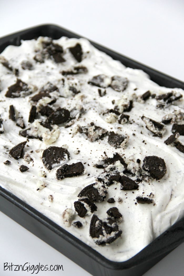 White Chocolate Oreo Pudding Poke Cake - A super moist vanilla cake with an Oreo cookie bottom, Oreo-infused center and cookie fluff frosting.