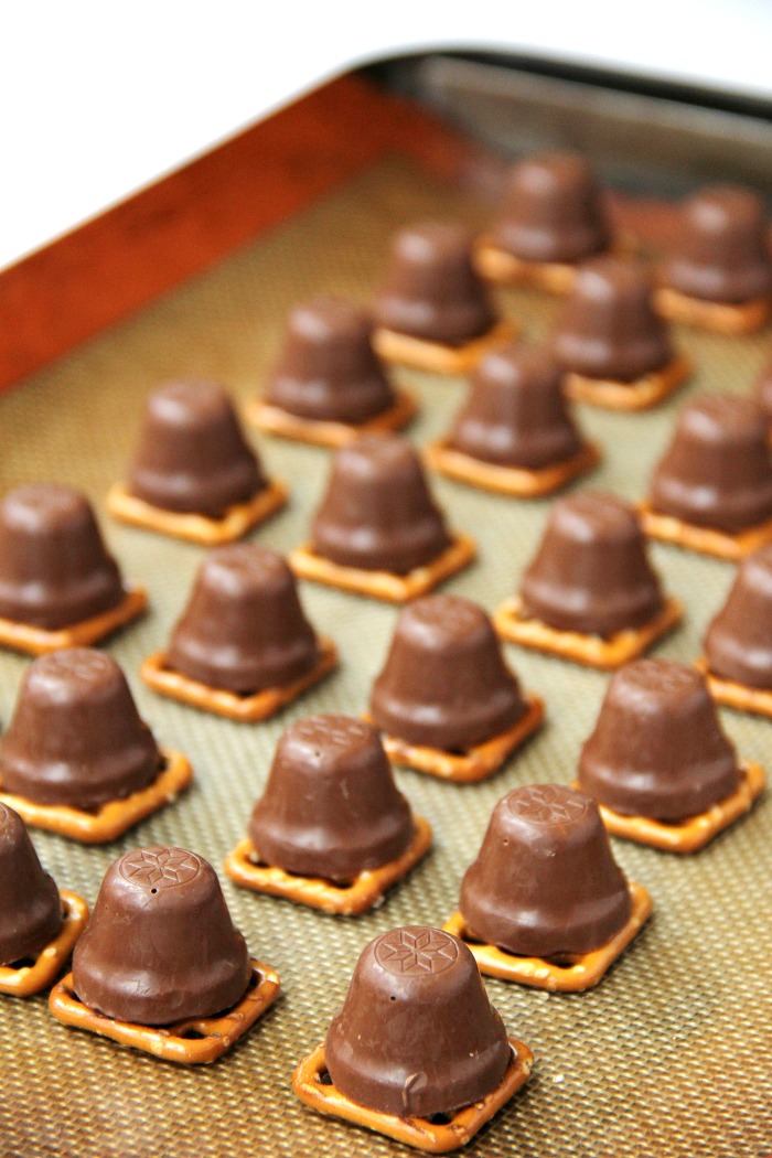 Peanut Butter Pretzel Bites - The whole family will love this simple and quick, three-ingredient sweet and salty treat. Great for gift giving as well!