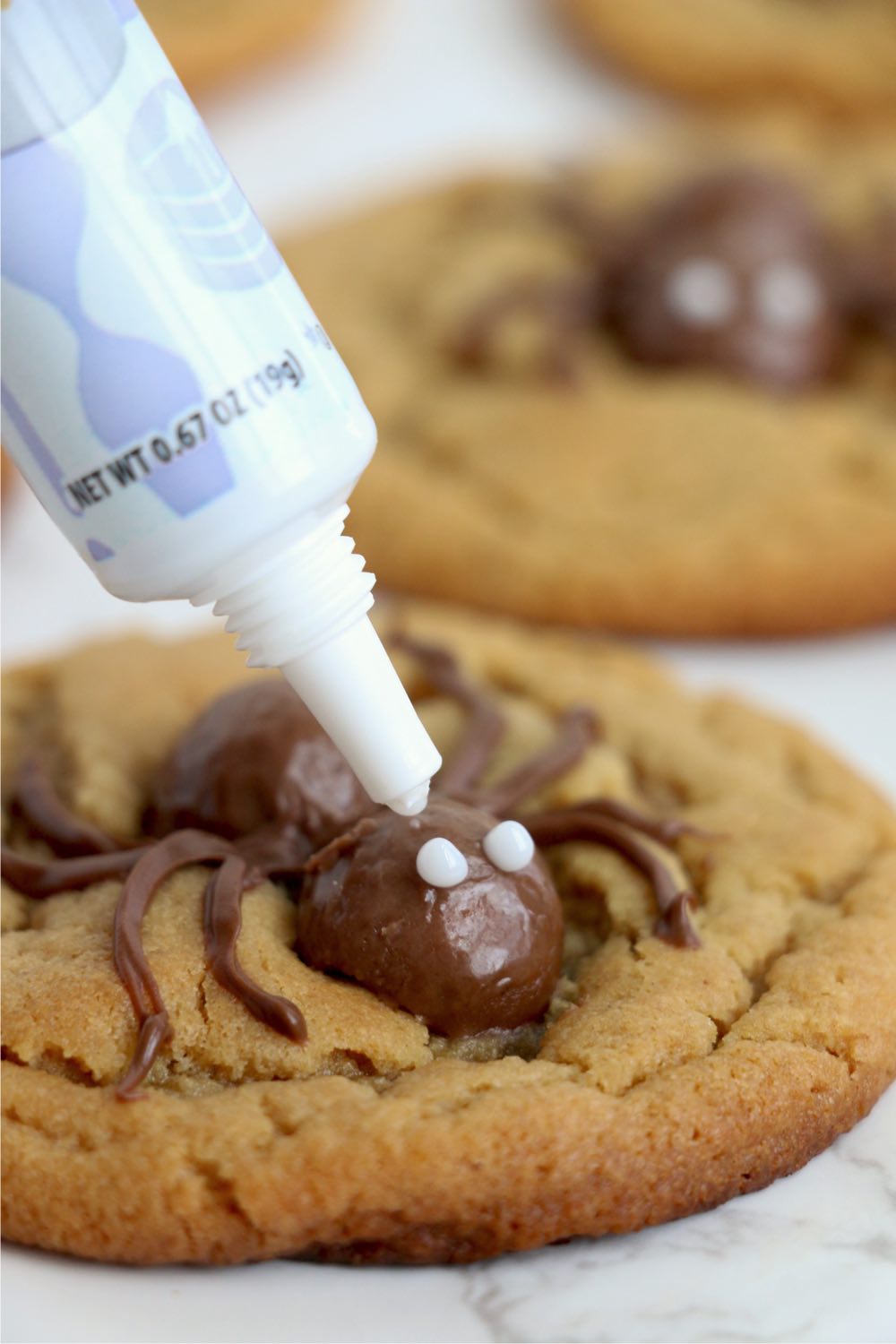 adding white eyes to a chocolate spider