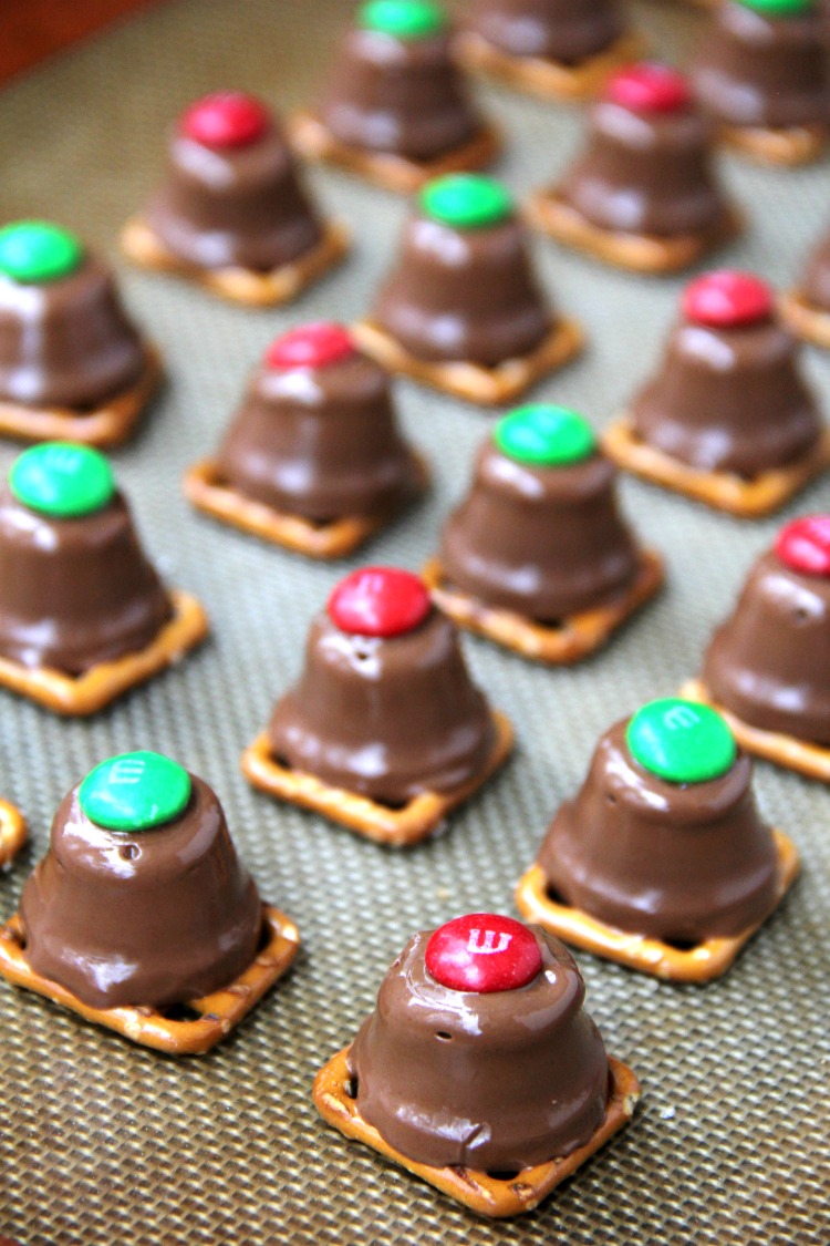 Peanut Butter Pretzel Bites - The whole family will love this simple and quick, three-ingredient sweet and salty treat. Great for gift giving as well!