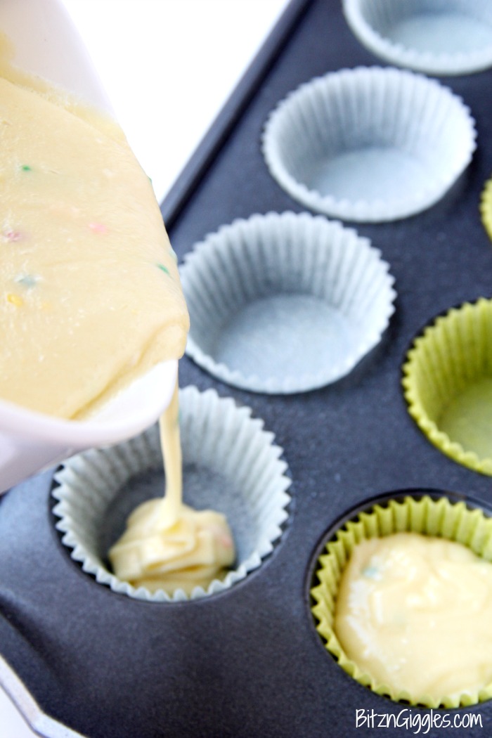 Marshmallow Flower Cupcakes - Funfetti cupcakes with sprinkled marshmallow flowers perfect for spring!