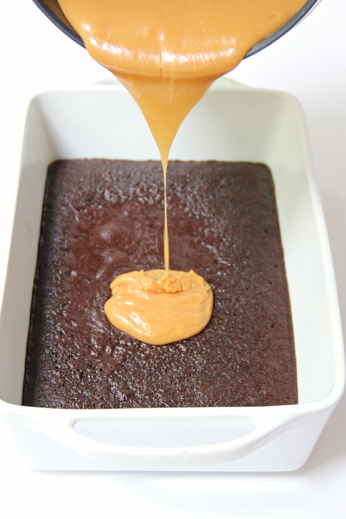 Easy Caramel Fudge Cake - An easy chocolate fudge cake filled with gooey melted caramel. No frosting required! Serve warm with a scoop of vanilla ice cream! Sooo good!