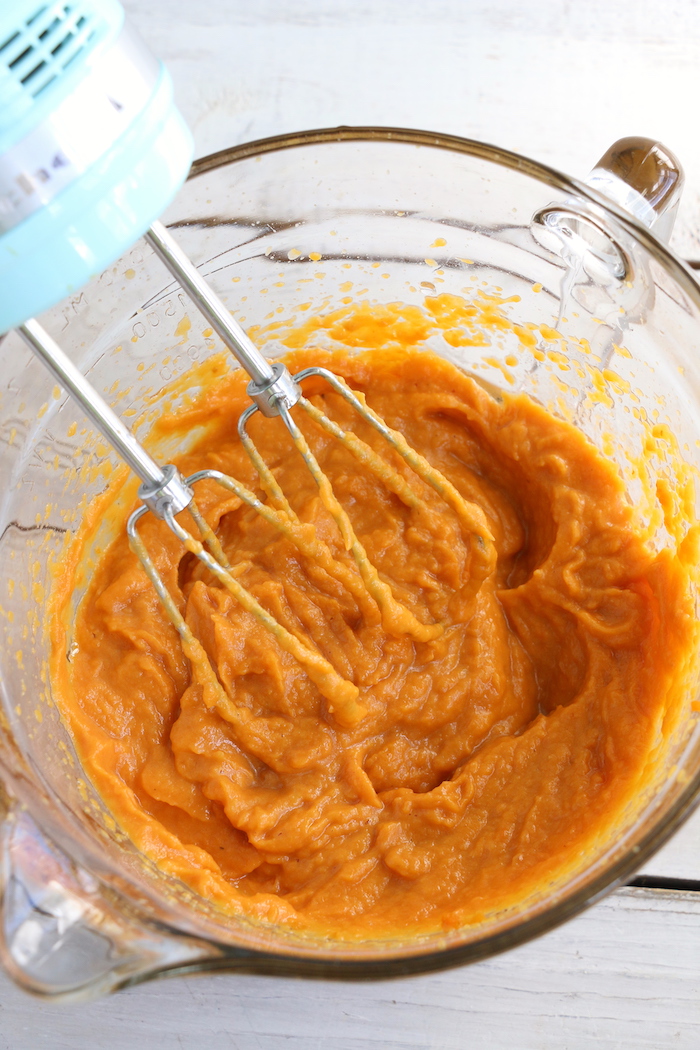Pumpkin Chocolate Chip Muffins - Homemade pumpkin muffins sprinkled with fall spices and lots of chocolate chips!