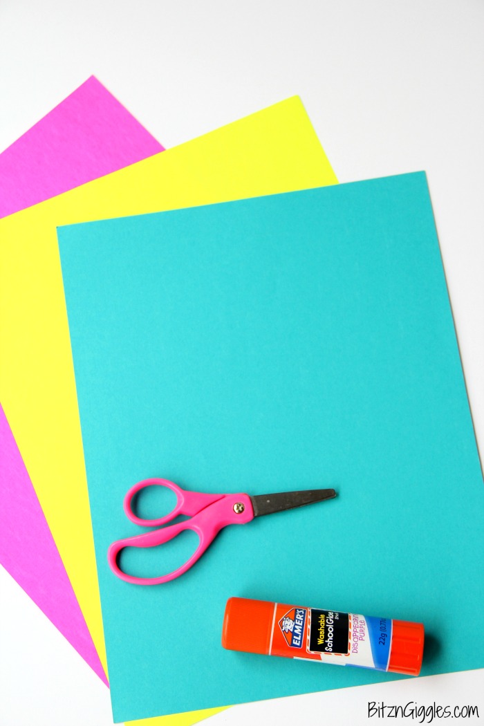 Slinky Fish Craft - All you need is construction paper, scissors and glue stick for this fun and colorful kids craft! The slinky "cut" makes the fish flexible almost like it's swimming!