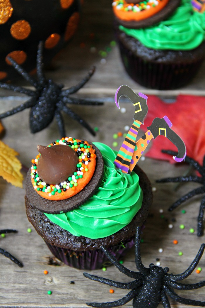 Easy Wicked Witch Cupcakes - These Halloween witch cupcakes are so easy to create. They look so professional yet they go together quickly with a few simple hacks!